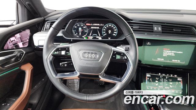 Audi e-tron 2021 — photo 13