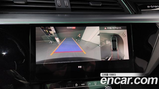 Audi e-tron 2021 — photo 14