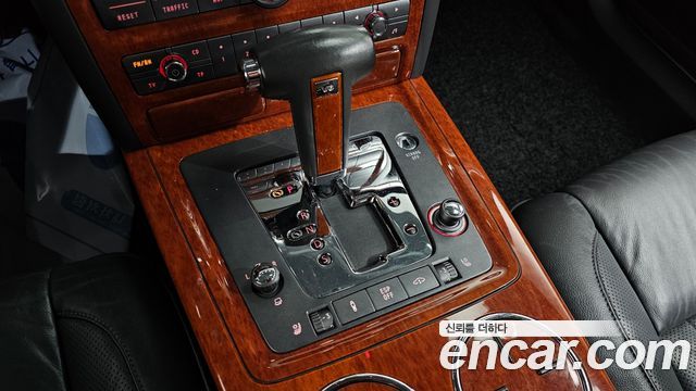 Volkswagen Phaeton 2009 — photo 9