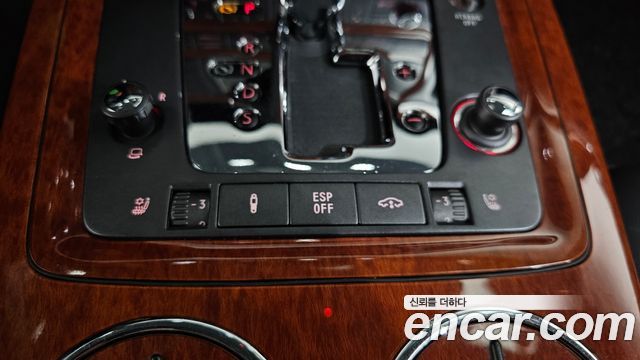 Volkswagen Phaeton 2009 — photo 16