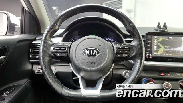 Kia Stonic 2018 — photo 13