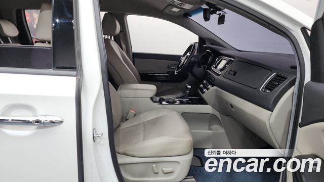 Kia Canival 2019 — photo 16