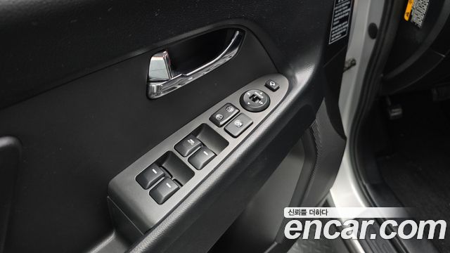 Kia Sportage 2012 — photo 16