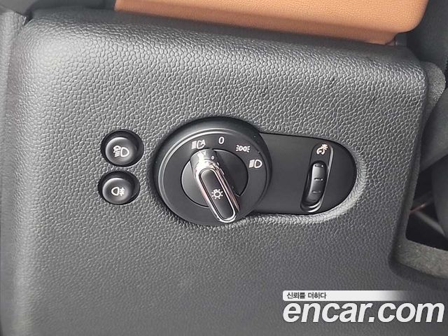Mini Cooper Convertible 2022 — photo 18