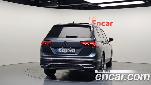 Volkswagen Tiguan 2022 — photo 4