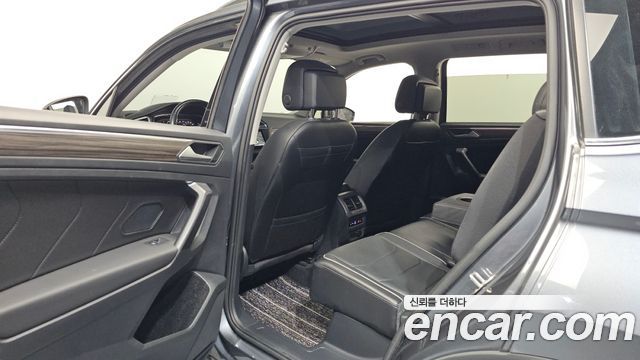 Volkswagen Tiguan 2022 — photo 11