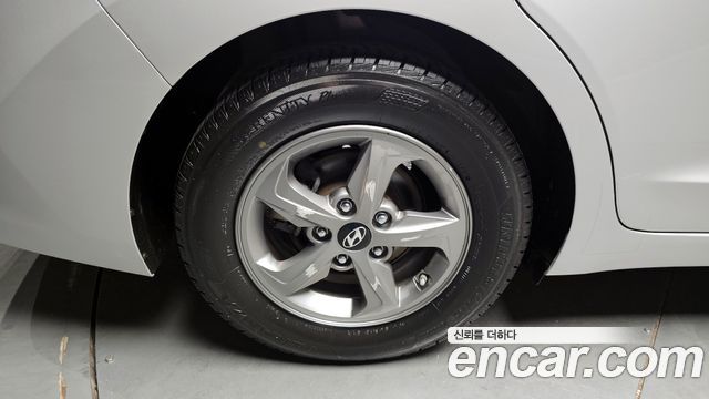Hyundai AVANTE 2017 — photo 5