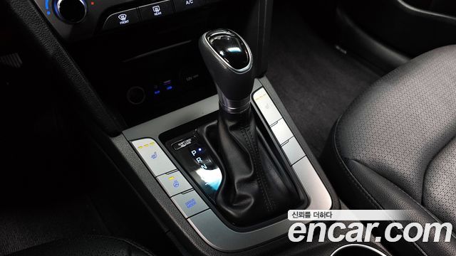 Hyundai AVANTE 2017 — photo 9