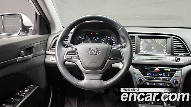 Hyundai AVANTE 2017 — photo 13