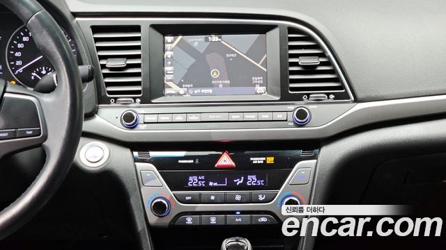 Hyundai AVANTE 2017 — photo 14