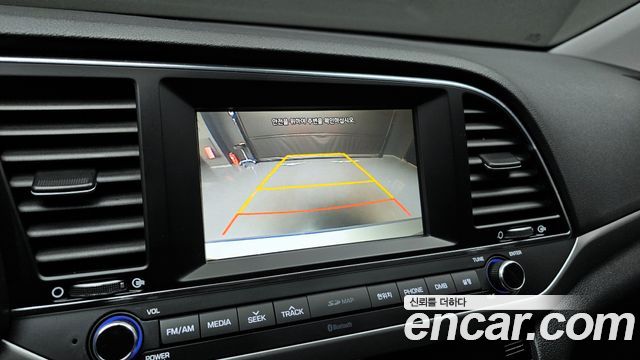Hyundai AVANTE 2017 — photo 15