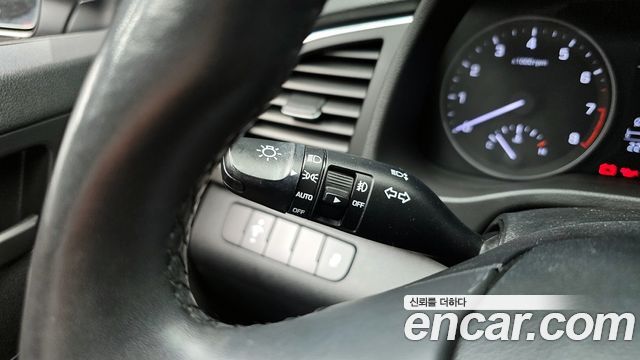 Hyundai AVANTE 2017 — photo 16