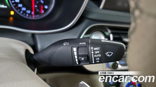 Genesis G70 2019 — photo 27