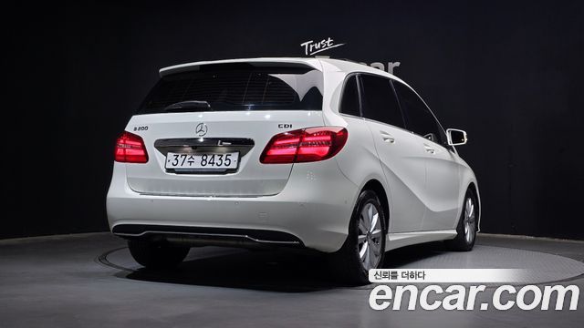 Mercedes-Benz B-Class 2015 — photo 2
