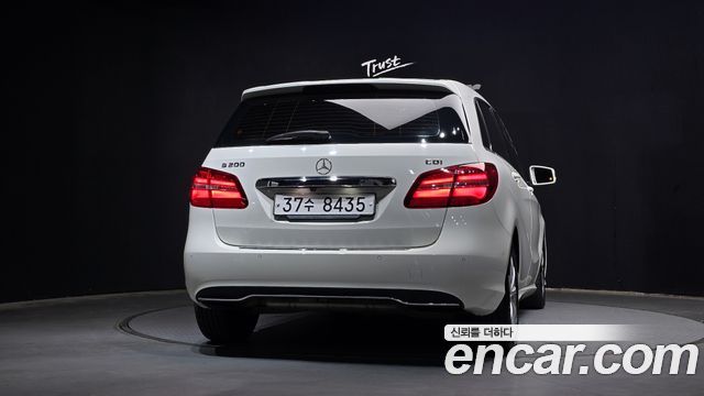 Mercedes-Benz B-Class 2015 — photo 4