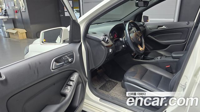 Mercedes-Benz B-Class 2015 — photo 10