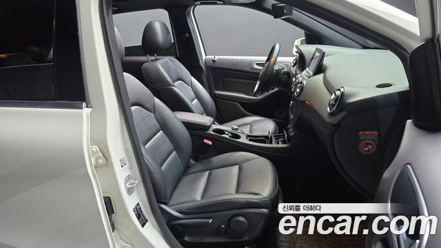 Mercedes-Benz B-Class 2015 — photo 11