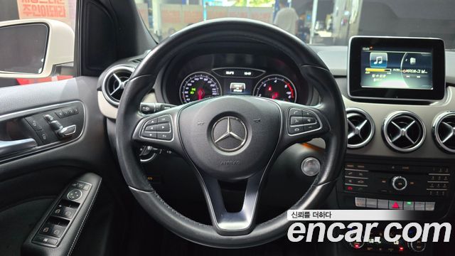 Mercedes-Benz B-Class 2015 — photo 13
