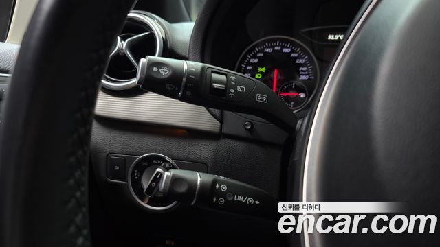 Mercedes-Benz B-Class 2015 — photo 18