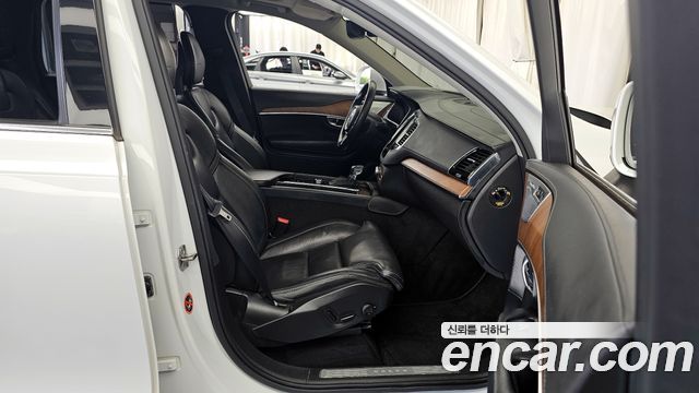 Volvo XC90 2018 — photo 17