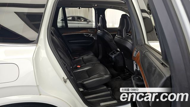 Volvo XC90 2018 — photo 18