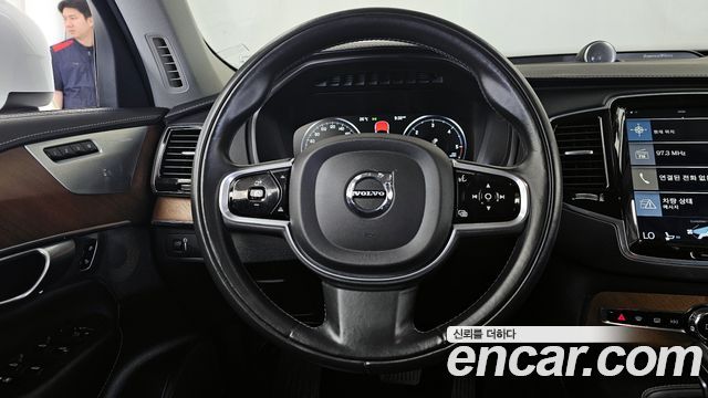 Volvo XC90 2018 — photo 19