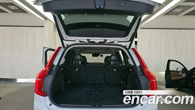 Volvo XC90 2018 — photo 26