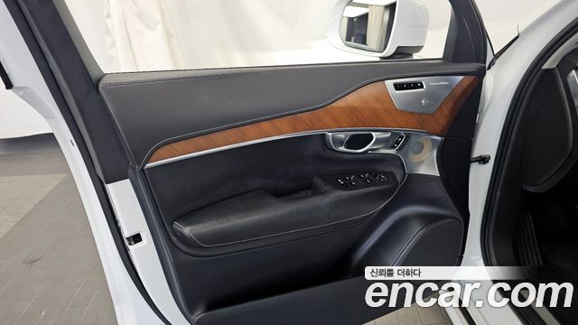 Volvo XC90 2018 — photo 14