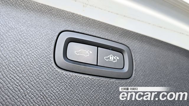 Volvo XC90 2018 — photo 28