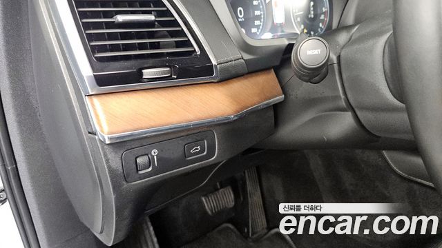 Volvo XC90 2018 — photo 29