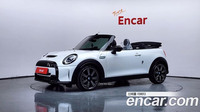 Mini Cooper Convertible 2023 — photo 1