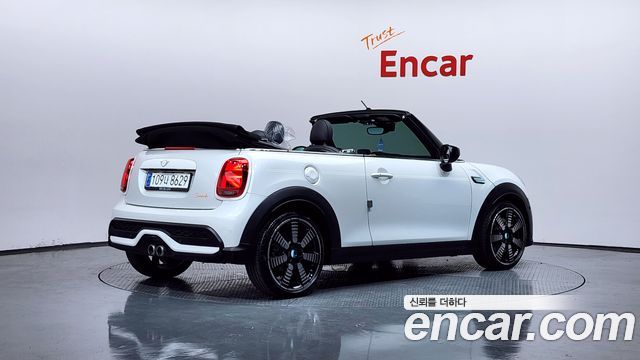 Mini Cooper Convertible 2023 — photo 2