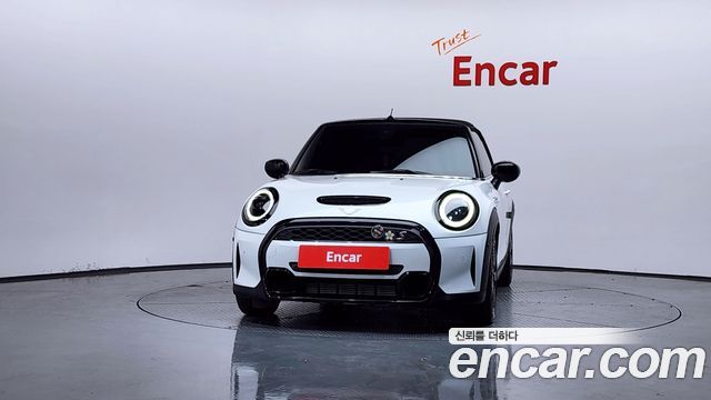 Mini Cooper Convertible 2023 — photo 3