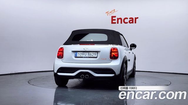 Mini Cooper Convertible 2023 — photo 4