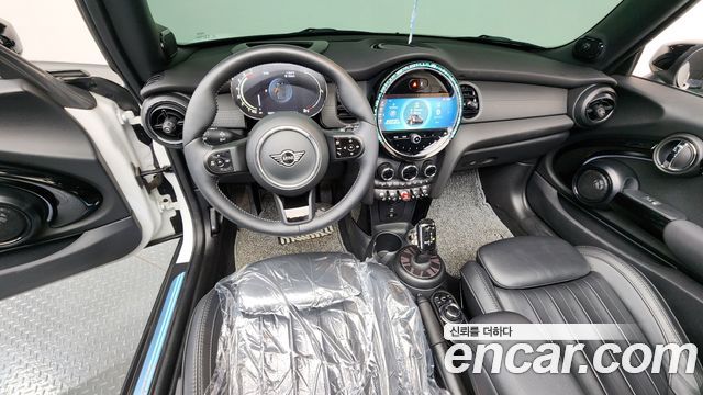 Mini Cooper Convertible 2023 — photo 7