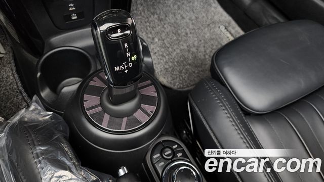 Mini Cooper Convertible 2023 — photo 9