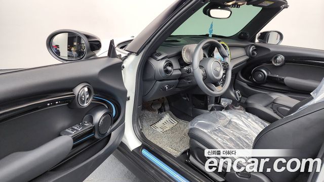 Mini Cooper Convertible 2023 — photo 10
