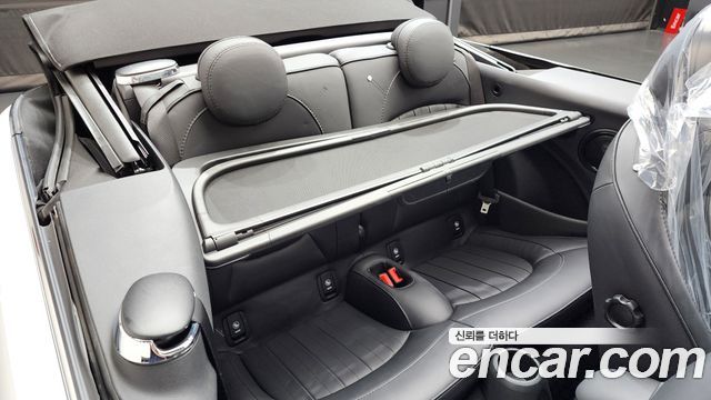 Mini Cooper Convertible 2023 — photo 11