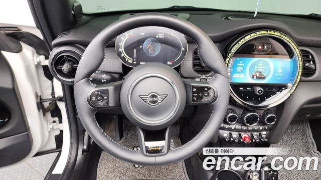Mini Cooper Convertible 2023 — photo 12
