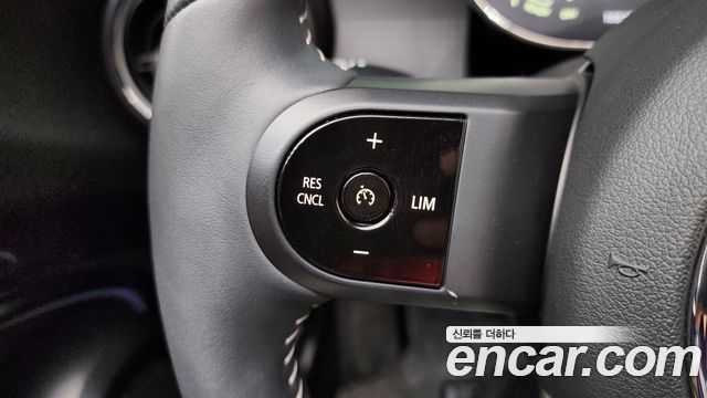 Mini Cooper Convertible 2023 — photo 15