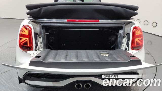 Mini Cooper Convertible 2023 — photo 16