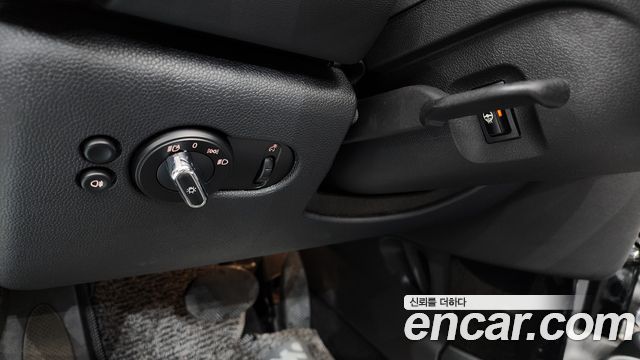 Mini Cooper Convertible 2023 — photo 19