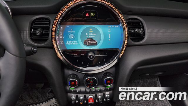 Mini Cooper Convertible 2023 — photo 20