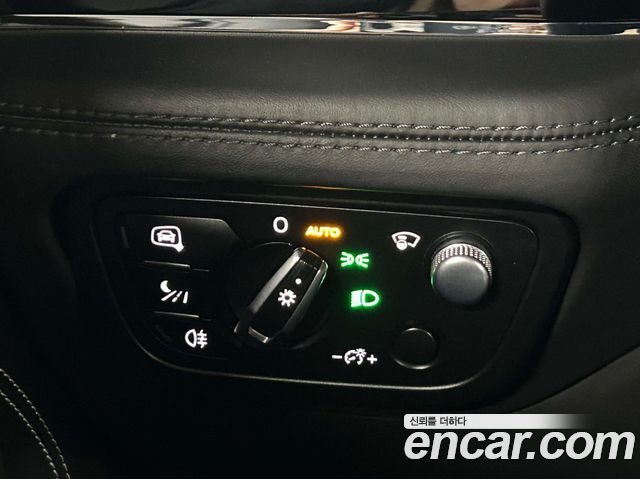 Bentley Bentayga 2020 — photo 11