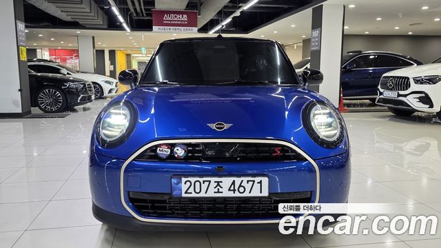 Mini Cooper Convertible 2025 — photo 2