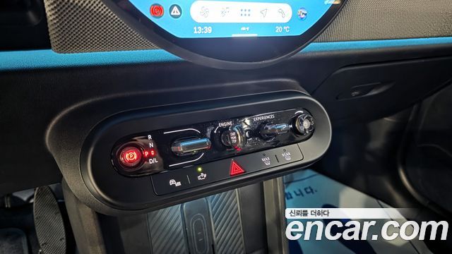 Mini Cooper Convertible 2025 — photo 19
