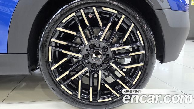 Mini Cooper Convertible 2025 — photo 20