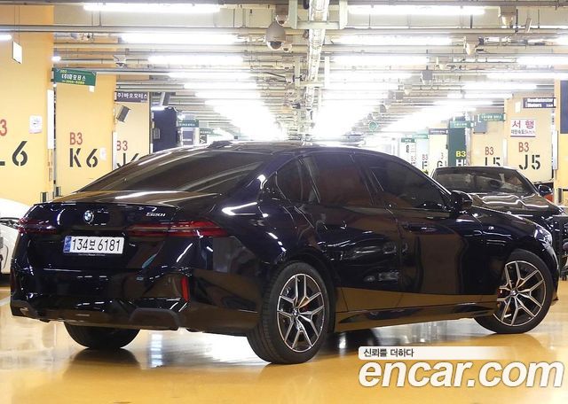 BMW 5-Series 2025 — photo 2