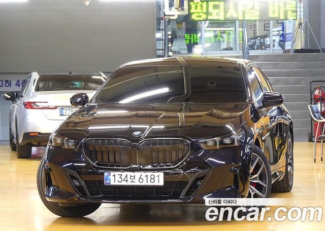 BMW 5-Series 2025 — photo 3