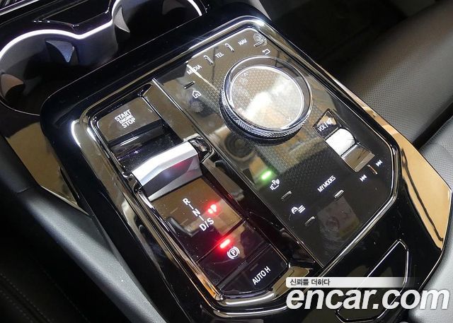 BMW 5-Series 2025 — photo 9
